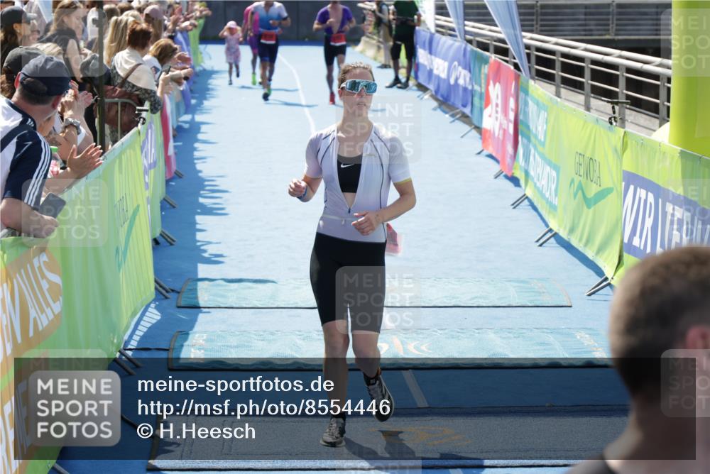 10.08.2025 - GEWOBA Citytriathlon Bremen H.Heesch http://msf.ph/oto/8554446 10.08.2025 14:09:16 Ziel 625, 741, 959, 960 meine-sportfotos.de