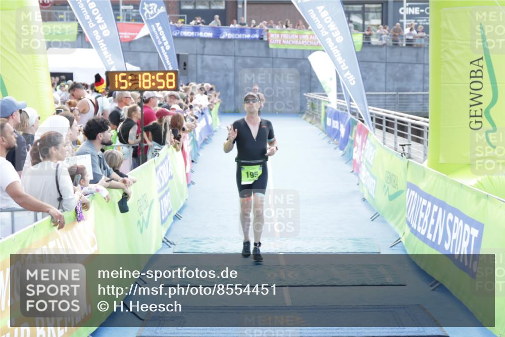10.08.2025 - GEWOBA Citytriathlon Bremen H.Heesch http://msf.ph/oto/8554451 10.08.2025 15:19:02 Ziel 195, 263, 281 meine-sportfotos.de