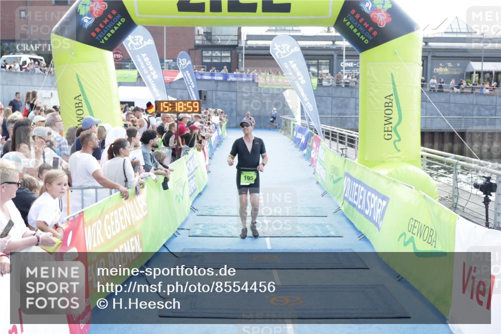10.08.2025 - GEWOBA Citytriathlon Bremen H.Heesch http://msf.ph/oto/8554456 10.08.2025 15:19:03 Ziel 195, 263, 281 meine-sportfotos.de