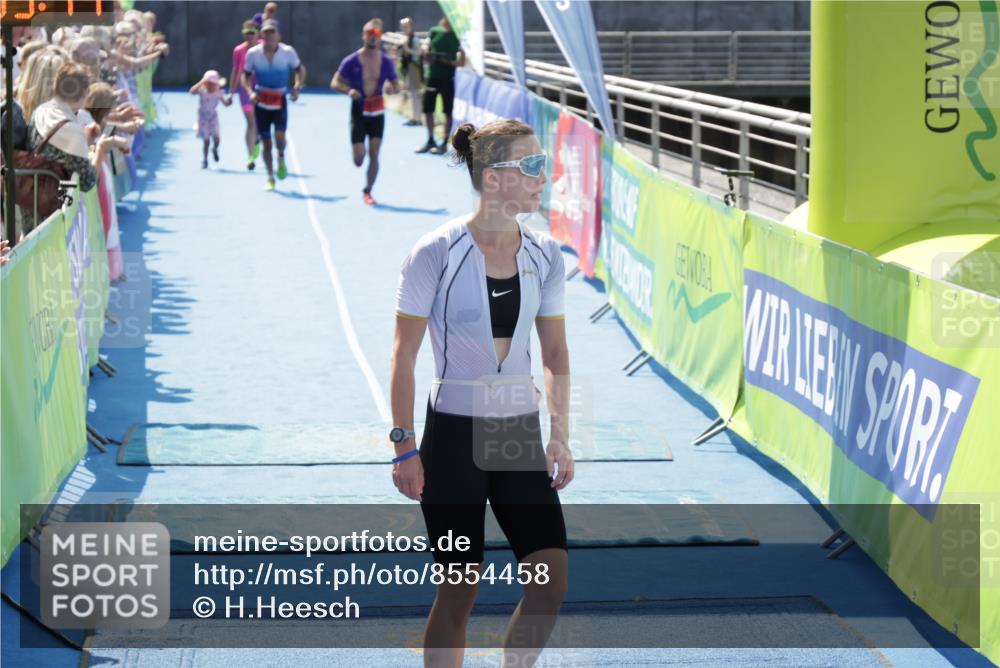 10.08.2025 - GEWOBA Citytriathlon Bremen H.Heesch http://msf.ph/oto/8554458 10.08.2025 14:09:17 Ziel 625, 693, 741, 875, 956, 959, 960 meine-sportfotos.de
