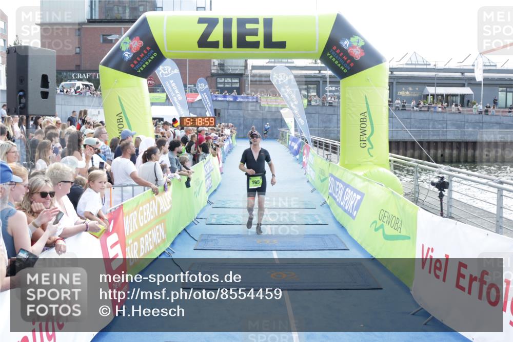 10.08.2025 - GEWOBA Citytriathlon Bremen H.Heesch http://msf.ph/oto/8554459 10.08.2025 15:19:03 Ziel 195, 263, 281 meine-sportfotos.de