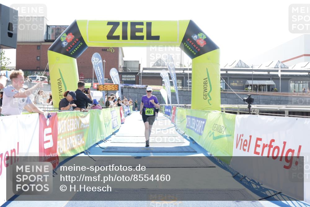 10.08.2025 - GEWOBA Citytriathlon Bremen H.Heesch http://msf.ph/oto/8554460 10.08.2025 15:51:03 Ziel 140, 419, 421 meine-sportfotos.de