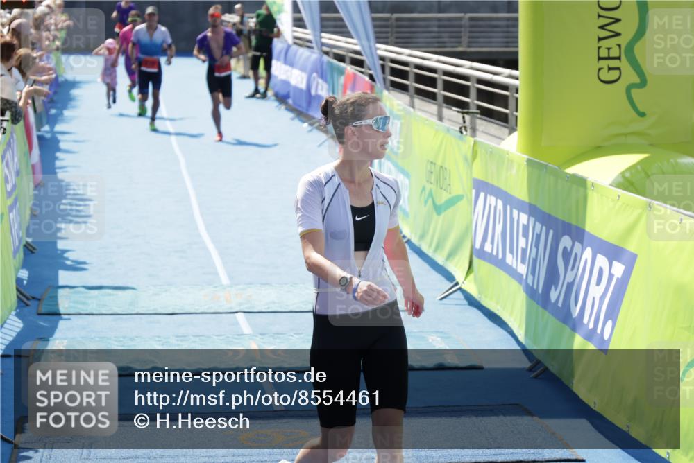 10.08.2025 - GEWOBA Citytriathlon Bremen H.Heesch http://msf.ph/oto/8554461 10.08.2025 14:09:17 Ziel 625, 693, 741, 875, 956, 959, 960 meine-sportfotos.de