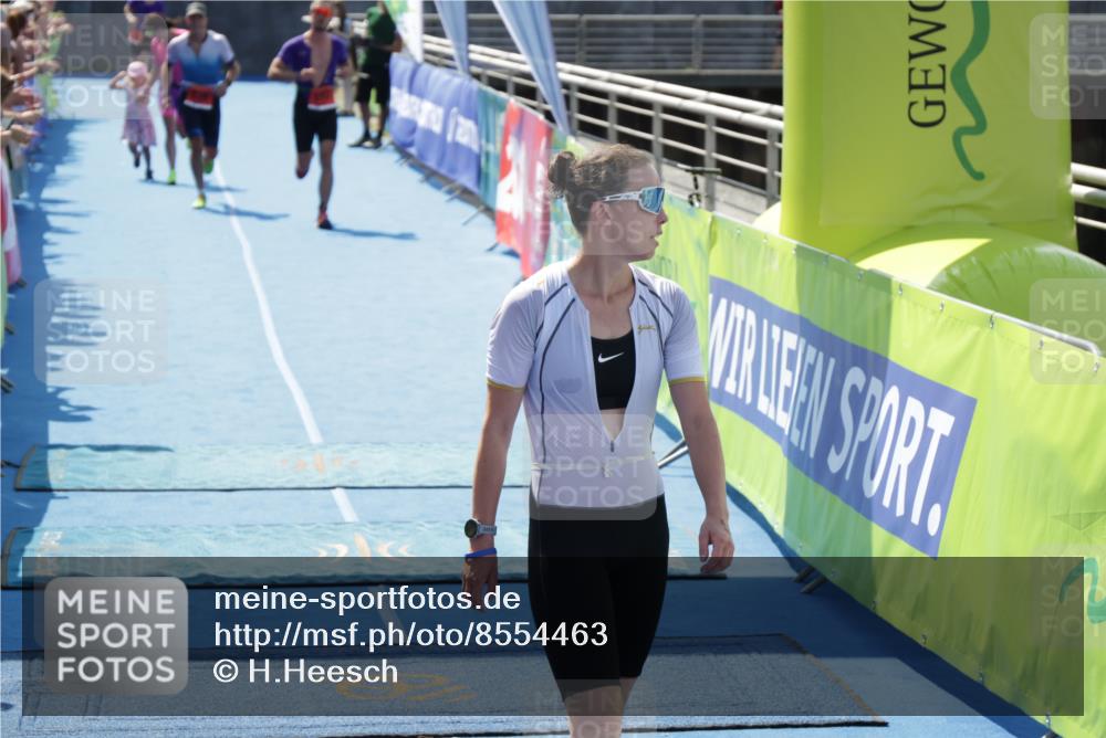 10.08.2025 - GEWOBA Citytriathlon Bremen H.Heesch http://msf.ph/oto/8554463 10.08.2025 14:09:18 Ziel 625, 693, 741, 875, 956, 959, 960 meine-sportfotos.de