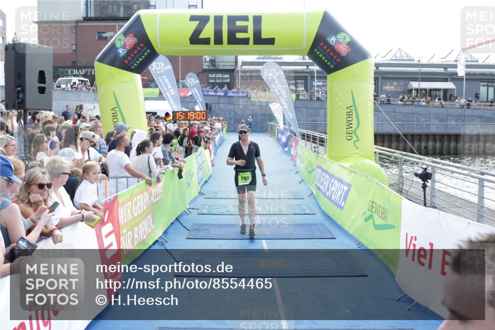 10.08.2025 - GEWOBA Citytriathlon Bremen H.Heesch http://msf.ph/oto/8554465 10.08.2025 15:19:04 Ziel 195, 263 meine-sportfotos.de