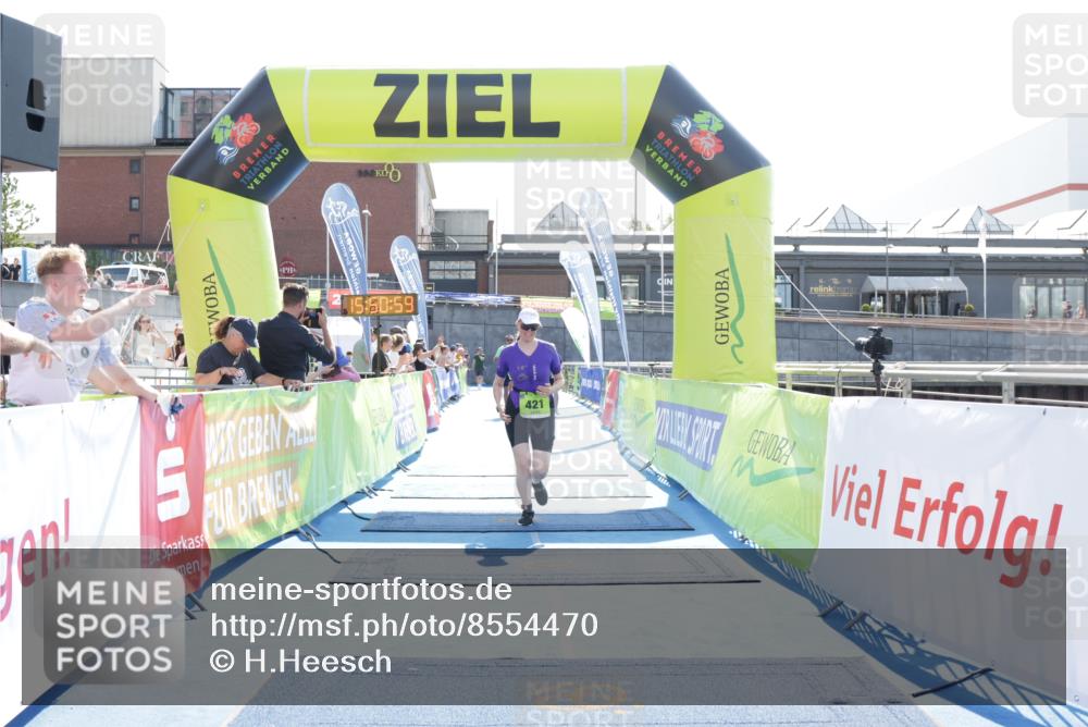 10.08.2025 - GEWOBA Citytriathlon Bremen H.Heesch http://msf.ph/oto/8554470 10.08.2025 15:51:03 Ziel 140, 419, 421 meine-sportfotos.de