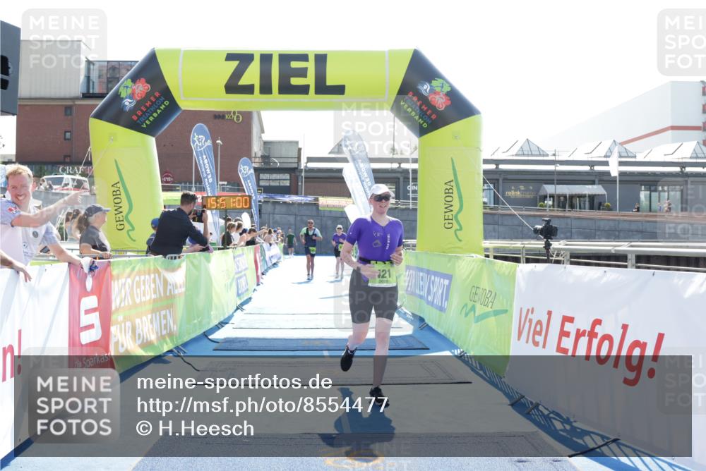 10.08.2025 - GEWOBA Citytriathlon Bremen H.Heesch http://msf.ph/oto/8554477 10.08.2025 15:51:04 Ziel 140, 419, 421 meine-sportfotos.de