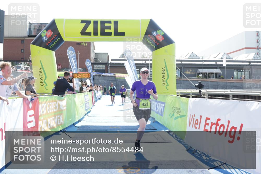 10.08.2025 - GEWOBA Citytriathlon Bremen H.Heesch http://msf.ph/oto/8554484 10.08.2025 15:51:04 Ziel 140, 419, 421 meine-sportfotos.de