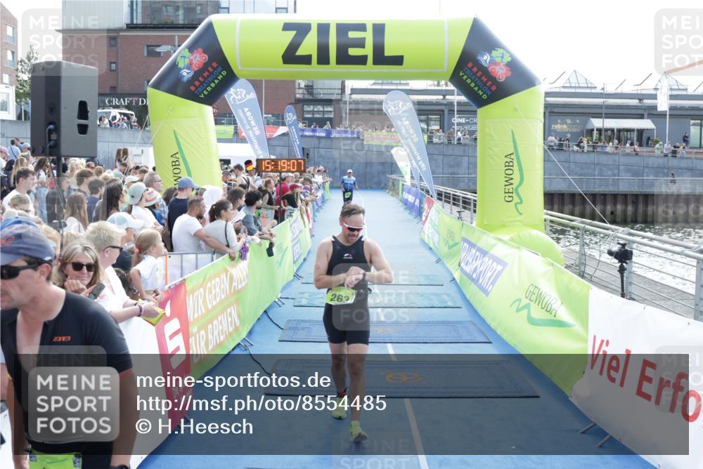 10.08.2025 - GEWOBA Citytriathlon Bremen H.Heesch http://msf.ph/oto/8554485 10.08.2025 15:19:11 Ziel 252, 263 meine-sportfotos.de