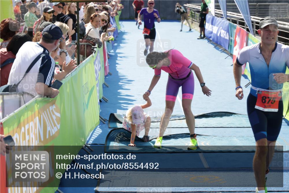 10.08.2025 - GEWOBA Citytriathlon Bremen H.Heesch http://msf.ph/oto/8554492 10.08.2025 14:09:24 Ziel 626, 693, 875, 956 meine-sportfotos.de