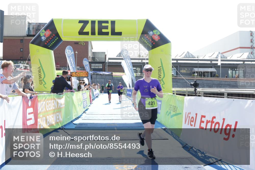 10.08.2025 - GEWOBA Citytriathlon Bremen H.Heesch http://msf.ph/oto/8554493 10.08.2025 15:51:04 Ziel 140, 419, 421 meine-sportfotos.de