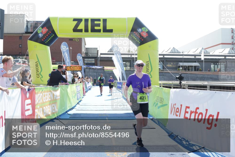 10.08.2025 - GEWOBA Citytriathlon Bremen H.Heesch http://msf.ph/oto/8554496 10.08.2025 15:51:04 Ziel 140, 419, 421 meine-sportfotos.de