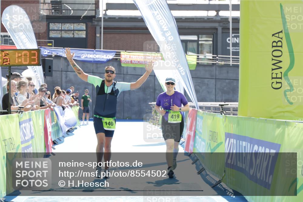 10.08.2025 - GEWOBA Citytriathlon Bremen H.Heesch http://msf.ph/oto/8554502 10.08.2025 15:51:07 Ziel 140, 419, 421 meine-sportfotos.de