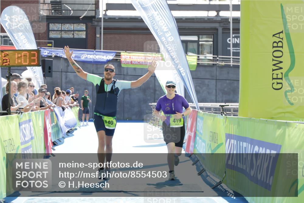 10.08.2025 - GEWOBA Citytriathlon Bremen H.Heesch http://msf.ph/oto/8554503 10.08.2025 15:51:07 Ziel 140, 419, 421 meine-sportfotos.de