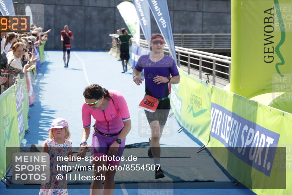 10.08.2025 - GEWOBA Citytriathlon Bremen H.Heesch http://msf.ph/oto/8554507 10.08.2025 14:09:27 Ziel 626, 693, 875, 956 meine-sportfotos.de
