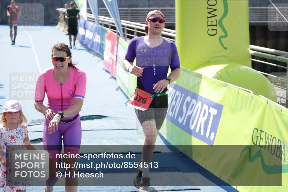 10.08.2025 - GEWOBA Citytriathlon Bremen H.Heesch http://msf.ph/oto/8554513 10.08.2025 14:09:27 Ziel 626, 693, 875, 956 meine-sportfotos.de