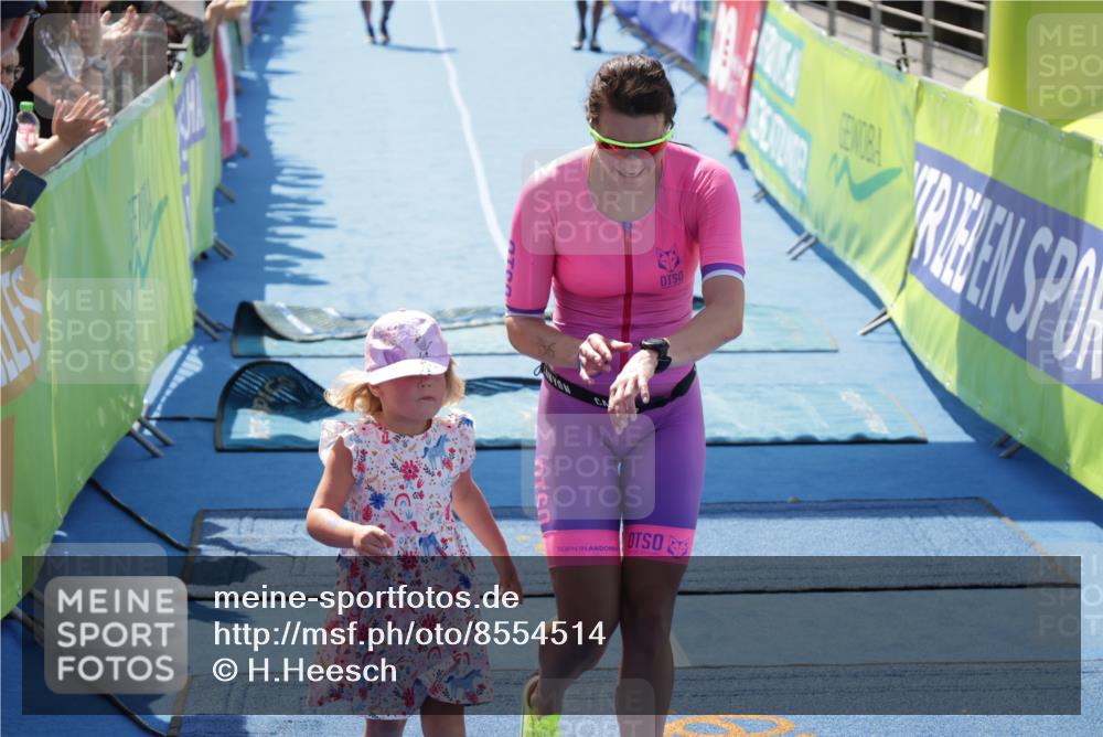 10.08.2025 - GEWOBA Citytriathlon Bremen H.Heesch http://msf.ph/oto/8554514 10.08.2025 14:09:28 Ziel 626, 693, 875, 956 meine-sportfotos.de
