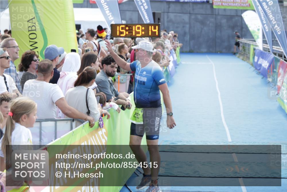 10.08.2025 - GEWOBA Citytriathlon Bremen H.Heesch http://msf.ph/oto/8554515 10.08.2025 15:19:18 Ziel 252 meine-sportfotos.de