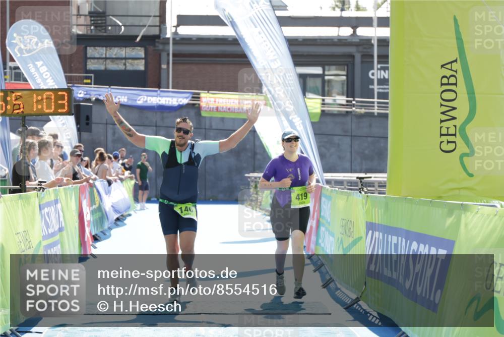 10.08.2025 - GEWOBA Citytriathlon Bremen H.Heesch http://msf.ph/oto/8554516 10.08.2025 15:51:07 Ziel 140, 419, 421 meine-sportfotos.de