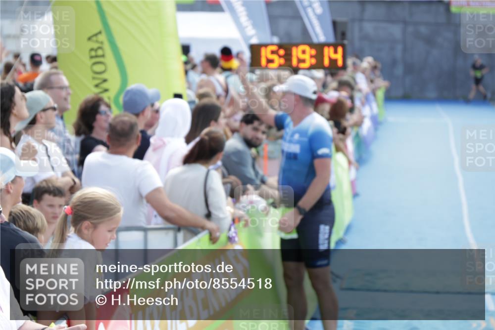 10.08.2025 - GEWOBA Citytriathlon Bremen H.Heesch http://msf.ph/oto/8554518 10.08.2025 15:19:18 Ziel 252 meine-sportfotos.de