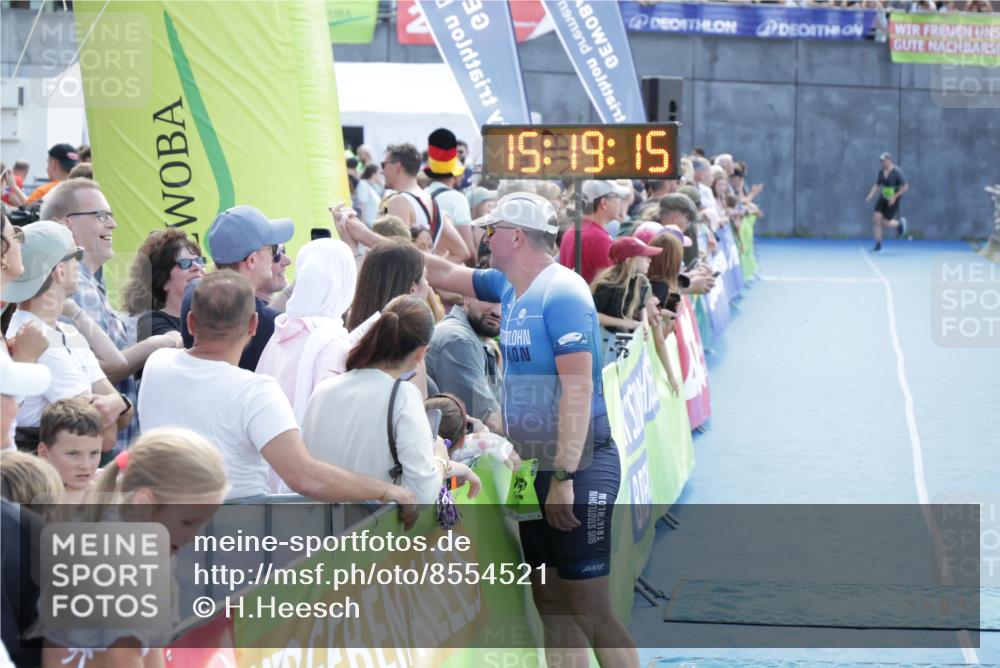 10.08.2025 - GEWOBA Citytriathlon Bremen H.Heesch http://msf.ph/oto/8554521 10.08.2025 15:19:18 Ziel 252 meine-sportfotos.de