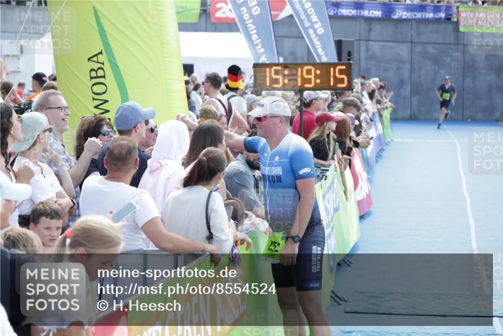 10.08.2025 - GEWOBA Citytriathlon Bremen H.Heesch http://msf.ph/oto/8554524 10.08.2025 15:19:19 Ziel 252 meine-sportfotos.de