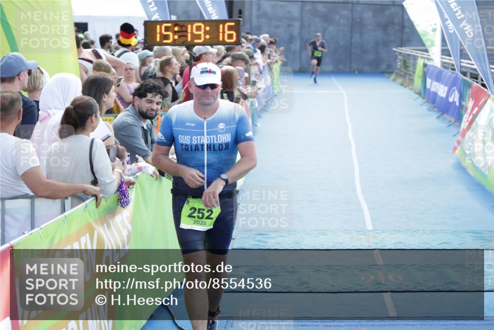 10.08.2025 - GEWOBA Citytriathlon Bremen H.Heesch http://msf.ph/oto/8554536 10.08.2025 15:19:20 Ziel 252 meine-sportfotos.de