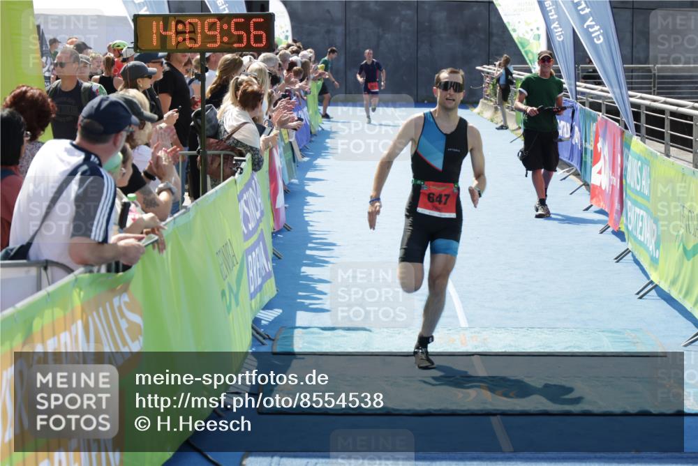 10.08.2025 - GEWOBA Citytriathlon Bremen H.Heesch http://msf.ph/oto/8554538 10.08.2025 14:10:00 Ziel 647 meine-sportfotos.de