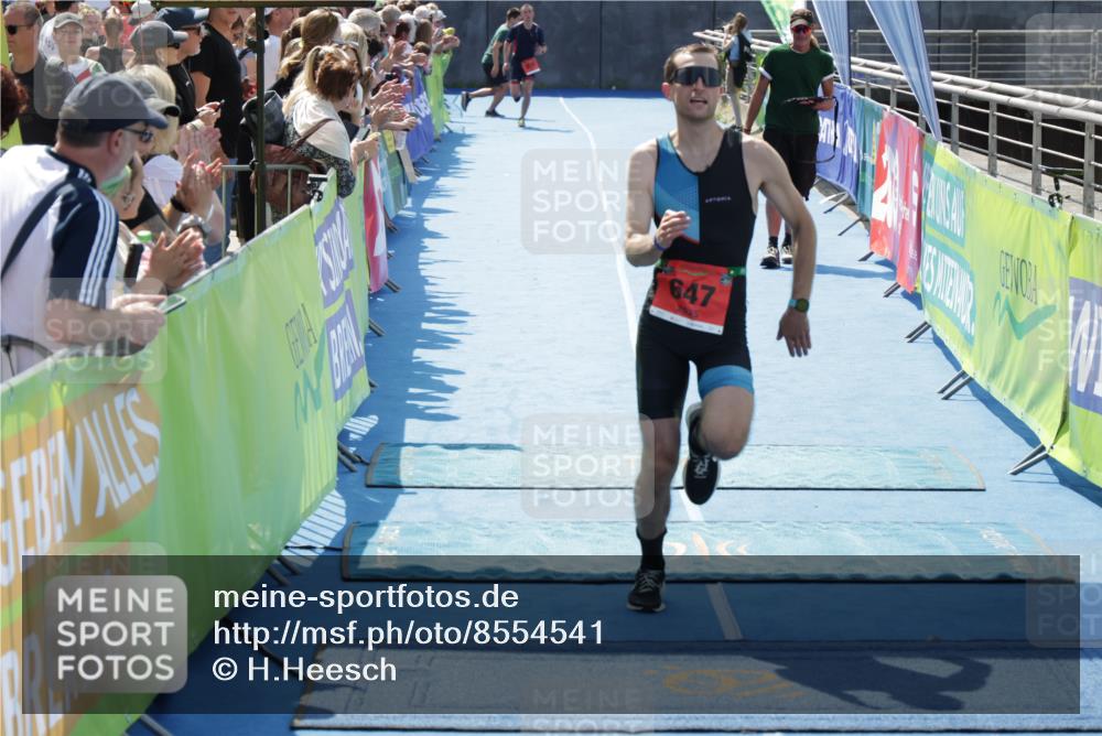 10.08.2025 - GEWOBA Citytriathlon Bremen H.Heesch http://msf.ph/oto/8554541 10.08.2025 14:10:00 Ziel 647 meine-sportfotos.de
