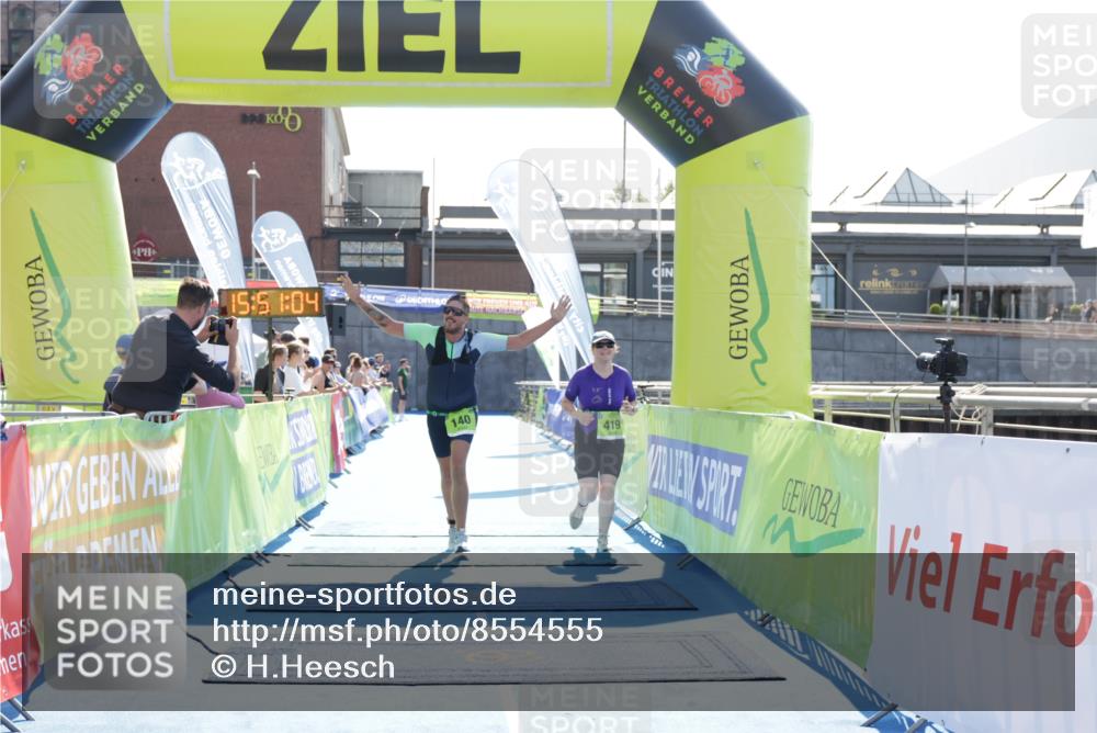 10.08.2025 - GEWOBA Citytriathlon Bremen H.Heesch http://msf.ph/oto/8554555 10.08.2025 15:51:08 Ziel 140, 419, 421 meine-sportfotos.de