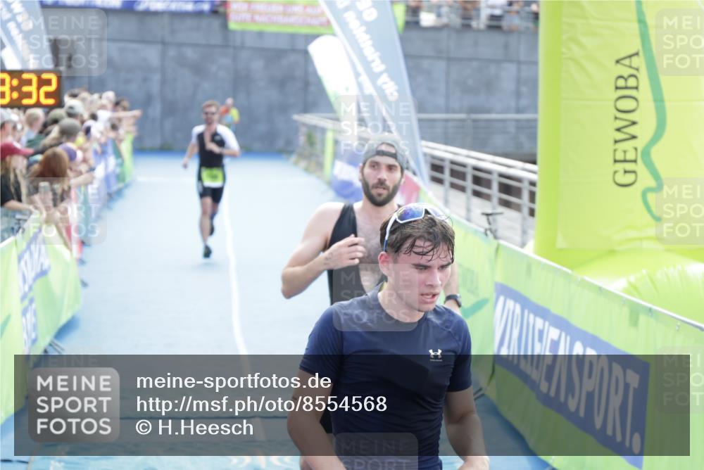 10.08.2025 - GEWOBA Citytriathlon Bremen H.Heesch http://msf.ph/oto/8554568 10.08.2025 15:19:36 Ziel 5, 106 meine-sportfotos.de