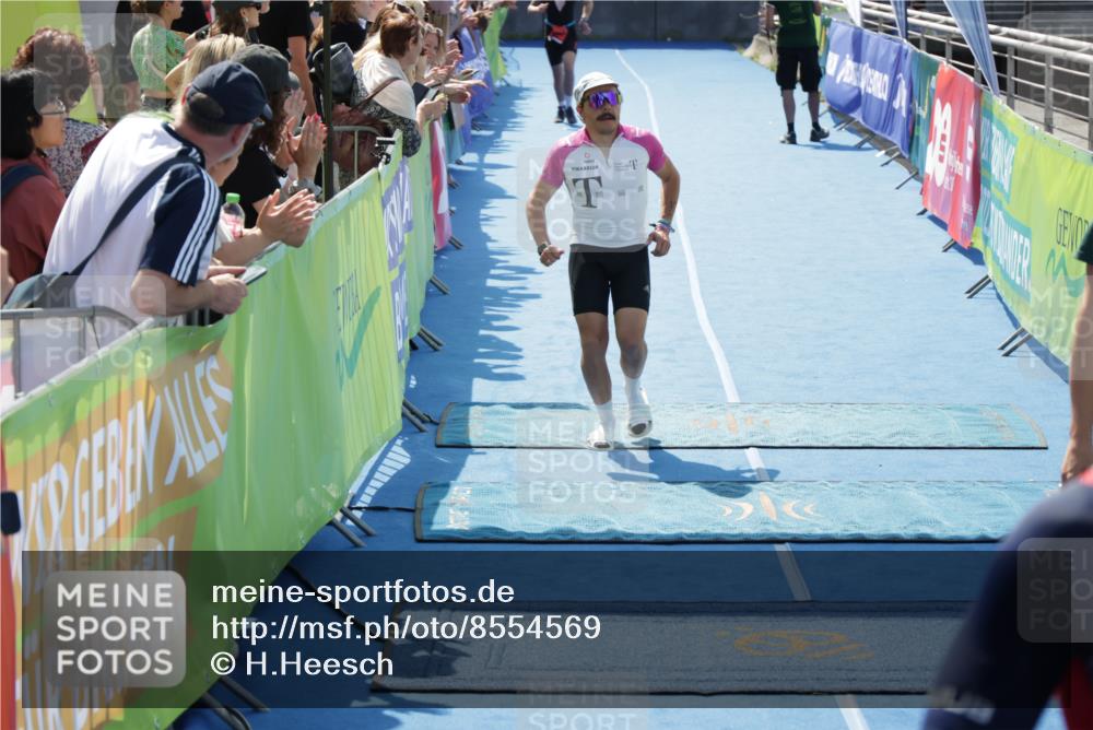 10.08.2025 - GEWOBA Citytriathlon Bremen H.Heesch http://msf.ph/oto/8554569 10.08.2025 14:10:11 Ziel 682, 824, 1015 meine-sportfotos.de