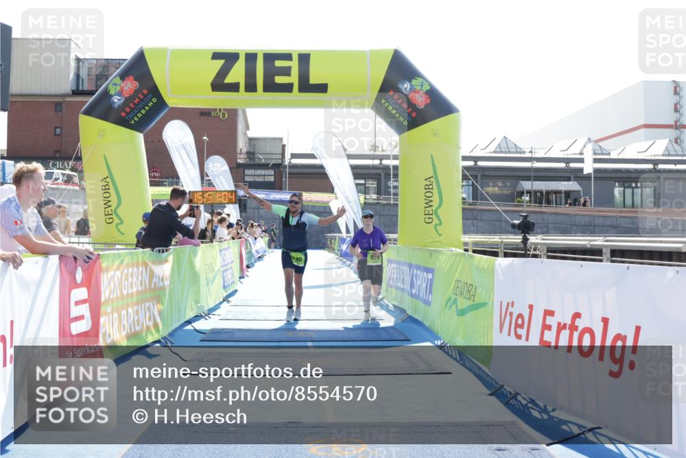 10.08.2025 - GEWOBA Citytriathlon Bremen H.Heesch http://msf.ph/oto/8554570 10.08.2025 15:51:09 Ziel 140, 419, 421 meine-sportfotos.de