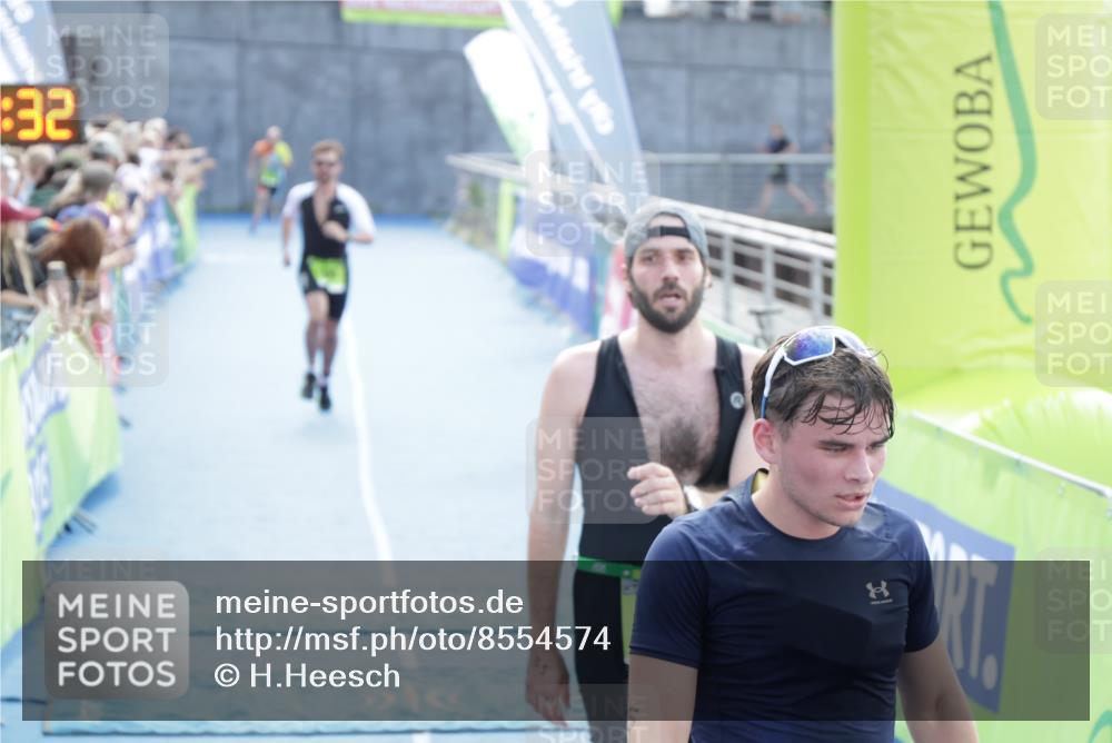 10.08.2025 - GEWOBA Citytriathlon Bremen H.Heesch http://msf.ph/oto/8554574 10.08.2025 15:19:36 Ziel 5, 106 meine-sportfotos.de