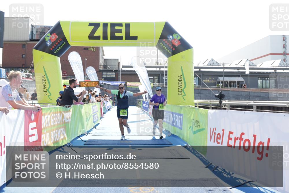 10.08.2025 - GEWOBA Citytriathlon Bremen H.Heesch http://msf.ph/oto/8554580 10.08.2025 15:51:09 Ziel 140, 419, 421 meine-sportfotos.de