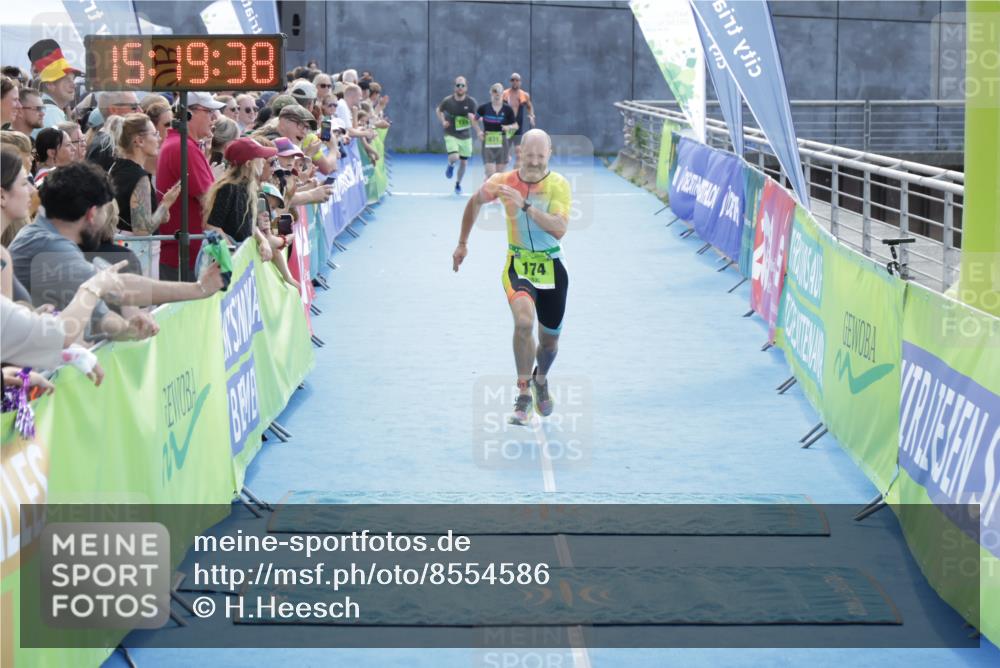 10.08.2025 - GEWOBA Citytriathlon Bremen H.Heesch http://msf.ph/oto/8554586 10.08.2025 15:19:42 Ziel 106, 174 meine-sportfotos.de
