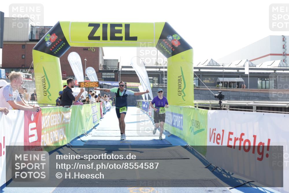 10.08.2025 - GEWOBA Citytriathlon Bremen H.Heesch http://msf.ph/oto/8554587 10.08.2025 15:51:09 Ziel 140, 419, 421 meine-sportfotos.de