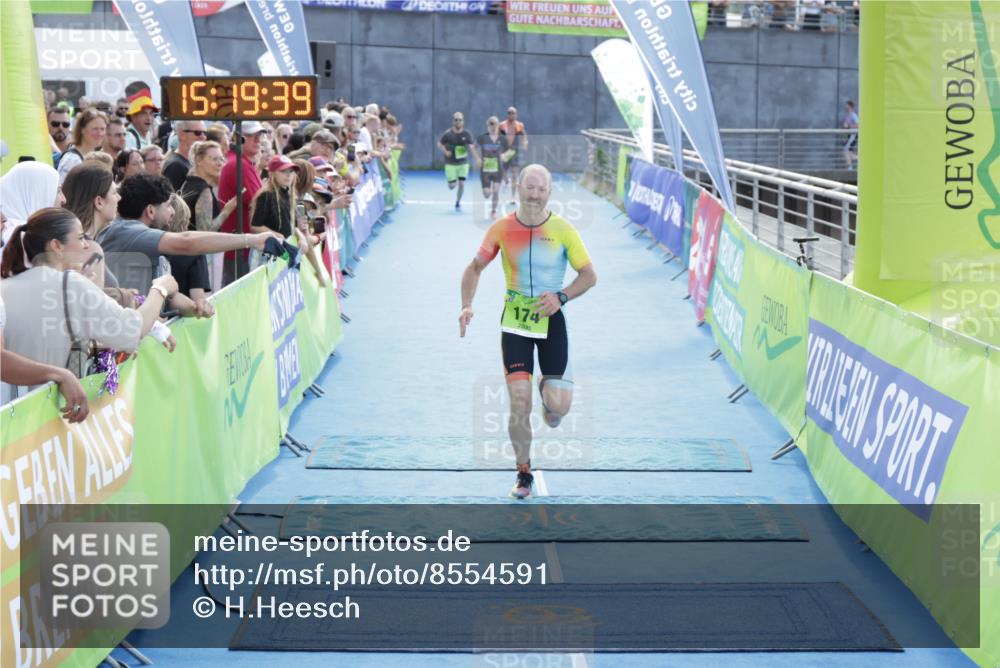 10.08.2025 - GEWOBA Citytriathlon Bremen H.Heesch http://msf.ph/oto/8554591 10.08.2025 15:19:43 Ziel 106, 174 meine-sportfotos.de