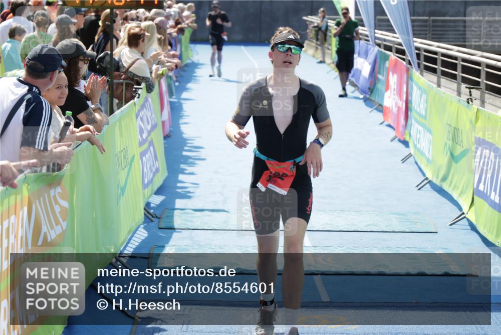 10.08.2025 - GEWOBA Citytriathlon Bremen H.Heesch http://msf.ph/oto/8554601 10.08.2025 14:10:18 Ziel 682 meine-sportfotos.de
