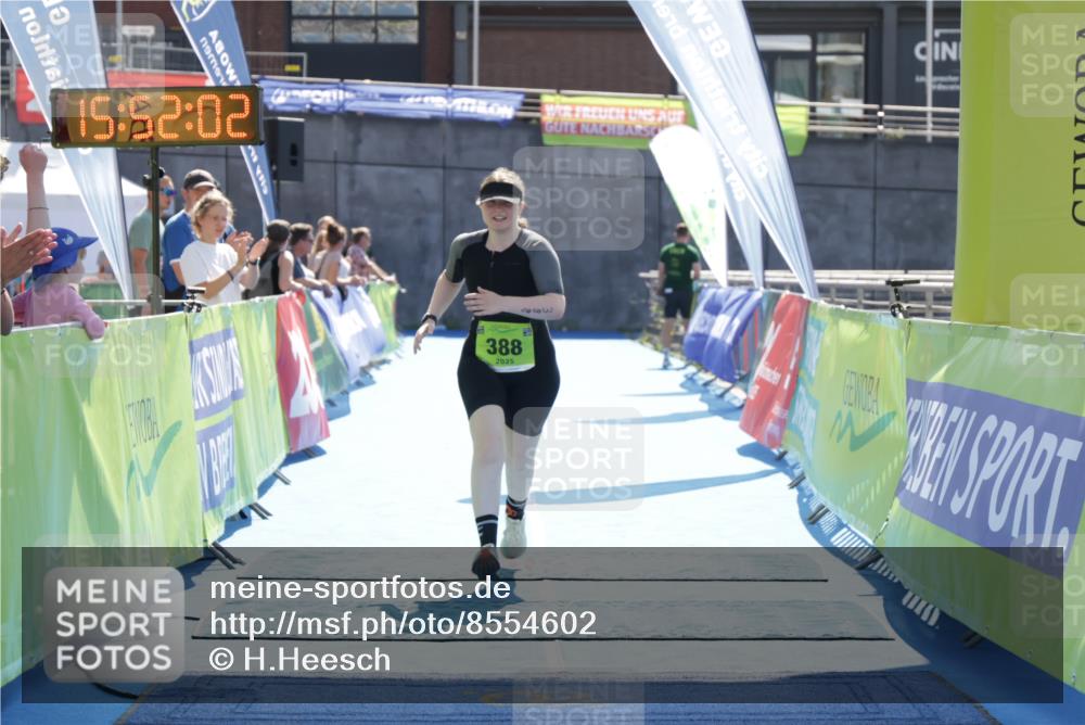 10.08.2025 - GEWOBA Citytriathlon Bremen H.Heesch http://msf.ph/oto/8554602 10.08.2025 15:52:06 Ziel 388 meine-sportfotos.de