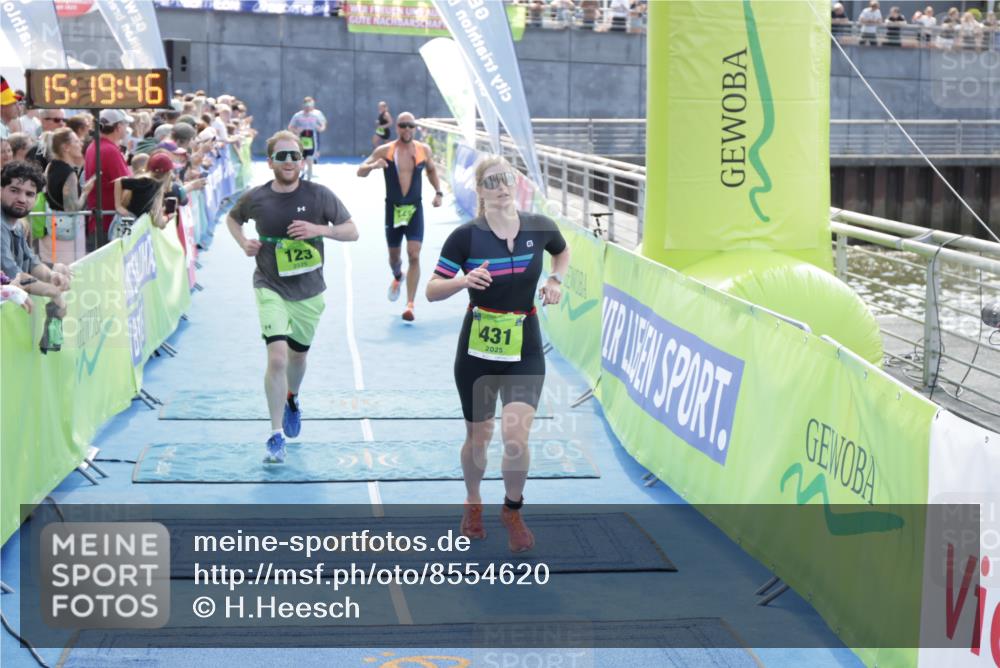 10.08.2025 - GEWOBA Citytriathlon Bremen H.Heesch http://msf.ph/oto/8554620 10.08.2025 15:19:50 Ziel 123, 174, 224, 431 meine-sportfotos.de