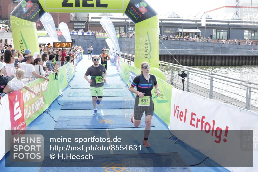 10.08.2025 - GEWOBA Citytriathlon Bremen H.Heesch http://msf.ph/oto/8554631 10.08.2025 15:19:51 Ziel 123, 224, 431 meine-sportfotos.de