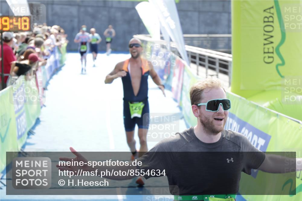 10.08.2025 - GEWOBA Citytriathlon Bremen H.Heesch http://msf.ph/oto/8554634 10.08.2025 15:19:52 Ziel 123, 224, 431 meine-sportfotos.de