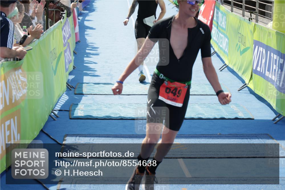 10.08.2025 - GEWOBA Citytriathlon Bremen H.Heesch http://msf.ph/oto/8554638 10.08.2025 14:10:37 Ziel 649, 656, 698 meine-sportfotos.de
