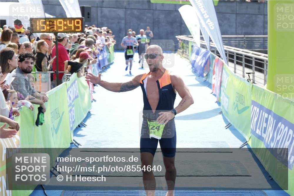 10.08.2025 - GEWOBA Citytriathlon Bremen H.Heesch http://msf.ph/oto/8554640 10.08.2025 15:19:53 Ziel 123, 224, 431 meine-sportfotos.de