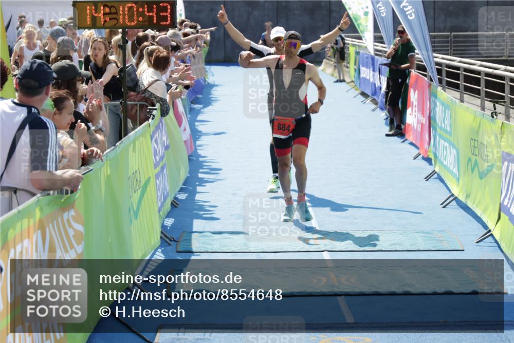 10.08.2025 - GEWOBA Citytriathlon Bremen H.Heesch http://msf.ph/oto/8554648 10.08.2025 14:10:47 Ziel 616, 884 meine-sportfotos.de