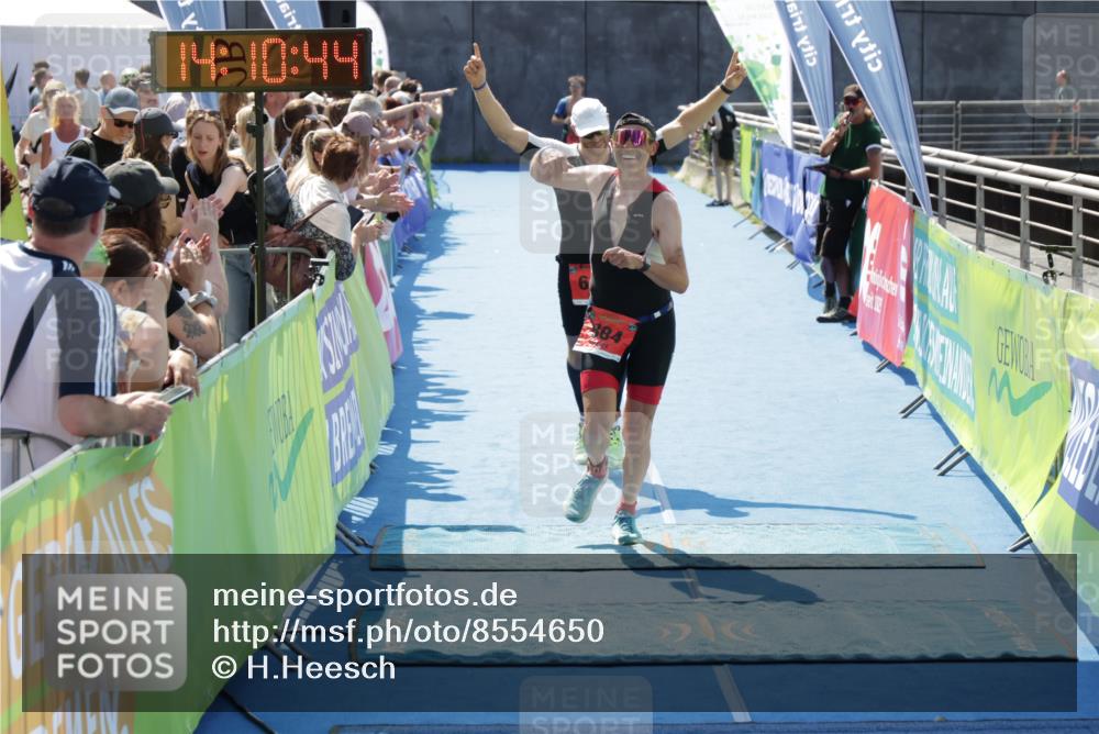 10.08.2025 - GEWOBA Citytriathlon Bremen H.Heesch http://msf.ph/oto/8554650 10.08.2025 14:10:47 Ziel 616, 884 meine-sportfotos.de