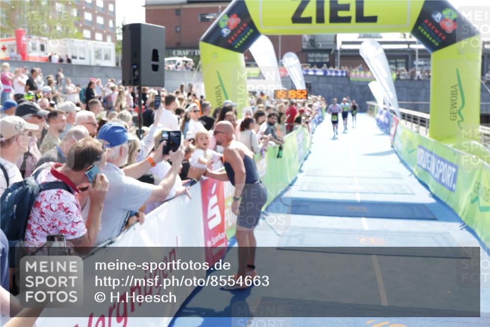 10.08.2025 - GEWOBA Citytriathlon Bremen H.Heesch http://msf.ph/oto/8554663 10.08.2025 15:19:56 Ziel 88, 123, 224, 238, 431, 445 meine-sportfotos.de