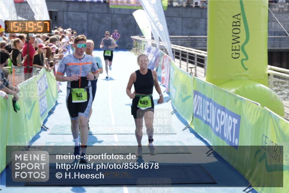 10.08.2025 - GEWOBA Citytriathlon Bremen H.Heesch http://msf.ph/oto/8554678 10.08.2025 15:20:01 Ziel 38, 88, 238, 445 meine-sportfotos.de