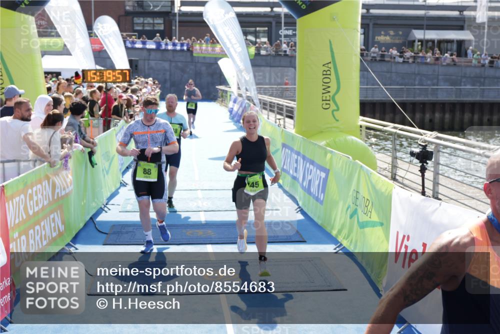 10.08.2025 - GEWOBA Citytriathlon Bremen H.Heesch http://msf.ph/oto/8554683 10.08.2025 15:20:01 Ziel 38, 88, 238, 445 meine-sportfotos.de